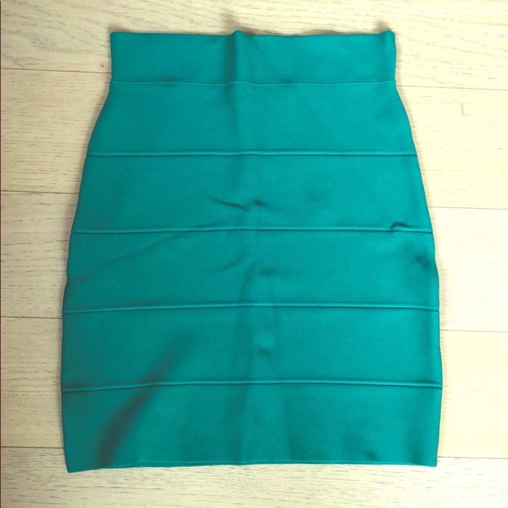 BCBG green body con skirt